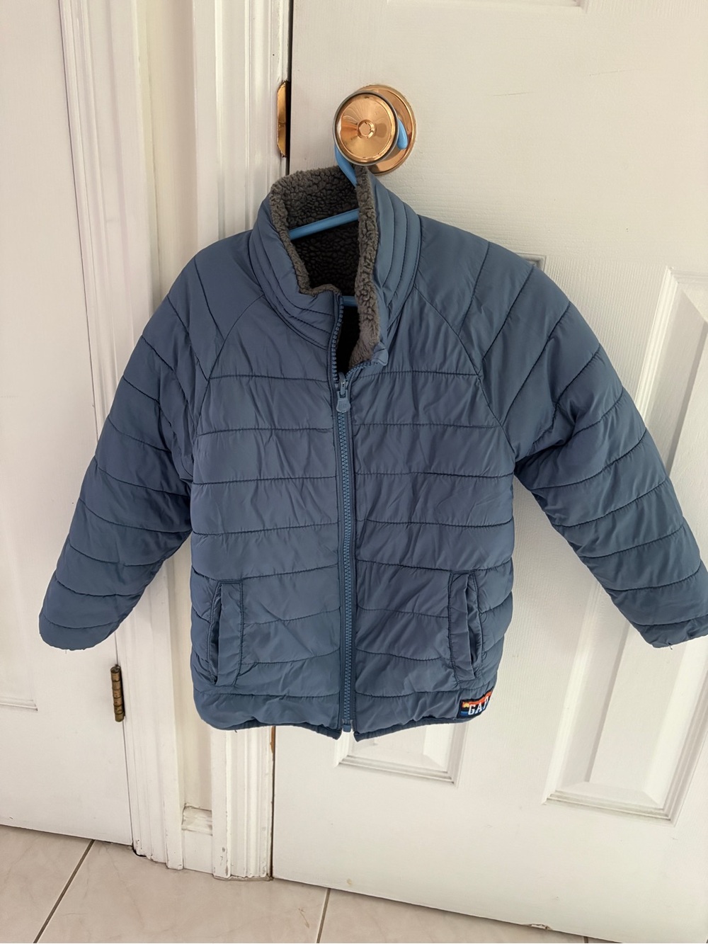 GAP Light Blue Kids Puffer Jacket with Gray Sherpa Collar and lining Boys size 5